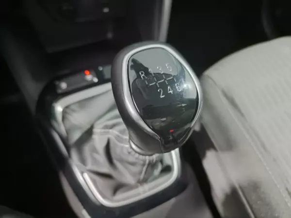 Opel Corsa 1.5 D Elegance 26