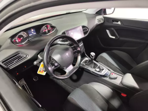 Peugeot 308 1.2 PureTech GT Pack 18