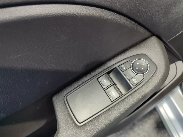 Renault Clio 1.0 TCe Limited Bi-Fuel 37
