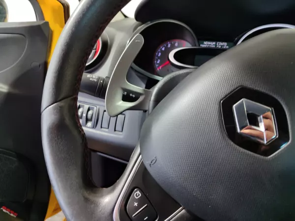 Renault Clio TCe 200 EDC Sport R.S. 36