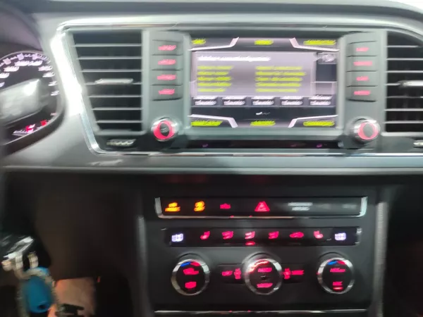 SEAT Leon ST 2.0 TDI FR DSG S/S 26