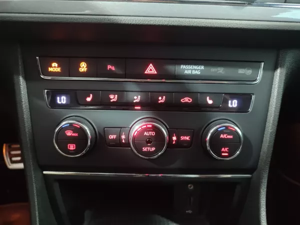 SEAT Leon ST 2.0 TDI FR DSG S/S 32