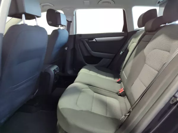 Volkswagen Passat Variant 1.6 TDI Confortline BlueMotion 13