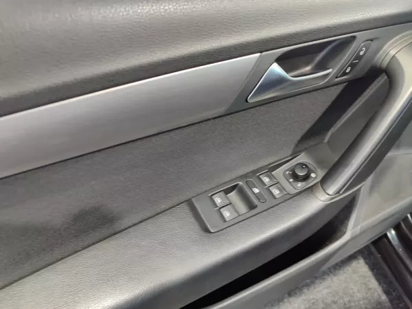 Volkswagen Passat Variant 1.6 TDI Confortline BlueMotion 32