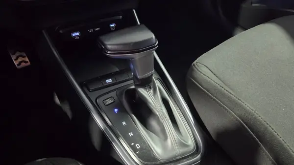 Hyundai Bayon 1.0 T-GDI 48V-Hybrid DCT Connect & Go 30