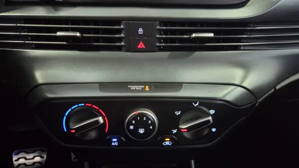 Hyundai Bayon 1.0 T-GDI 48V-Hybrid DCT Connect & Go 27