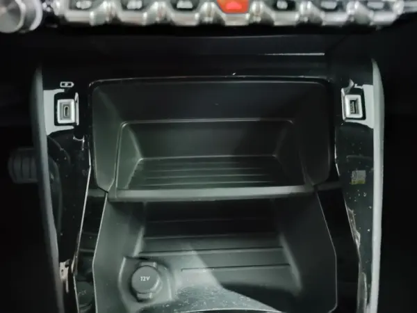 Peugeot e-2008 50 kWh Active Pack 28