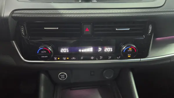 Nissan Qashqai 1.3 DIG-T N-Connecta LED Xtronic 29