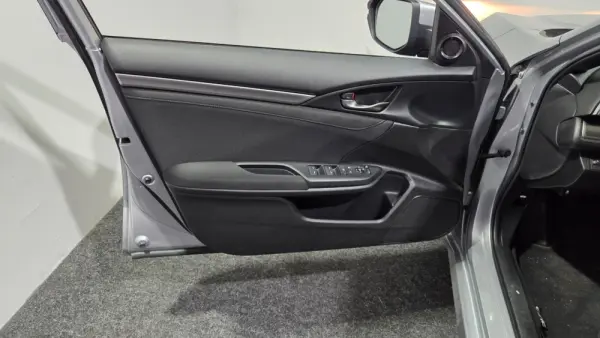 Honda Civic 1.0 i-VTEC Elegance Navi CVT 36