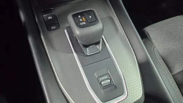 Nissan Qashqai 1.3 DIG-T N-Connecta LED Xtronic 31