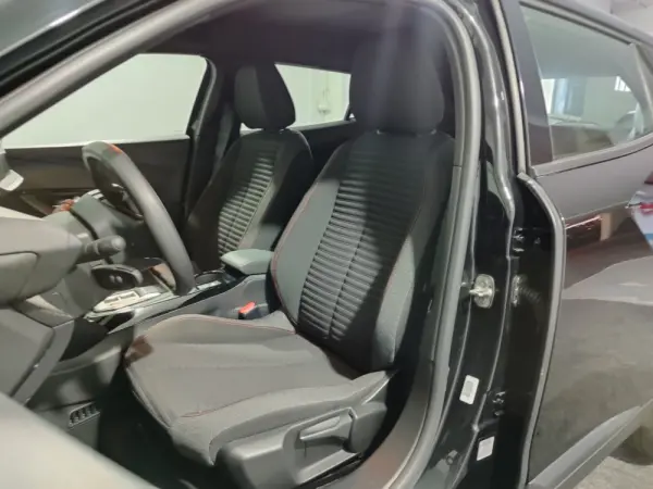 Peugeot e-2008 50 kWh Active Pack 12