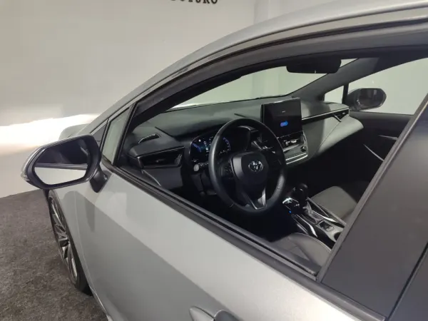 Toyota Corolla 1.8 Hybrid Exclusive 11