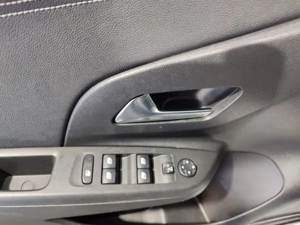 Opel Corsa 1.2 T GS 36