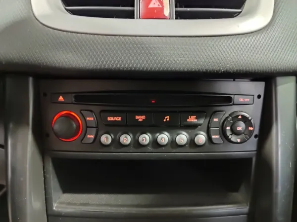 Peugeot 207 1.4 HDi Trendy 21