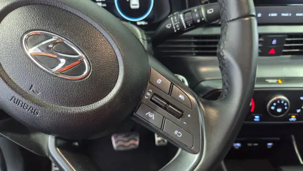 Hyundai Bayon 1.0 T-GDI 48V-Hybrid DCT Connect & Go 32