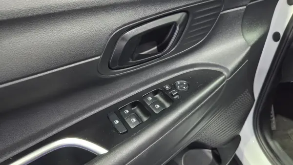 Hyundai Bayon 1.0 T-GDI 48V-Hybrid DCT Connect & Go 36
