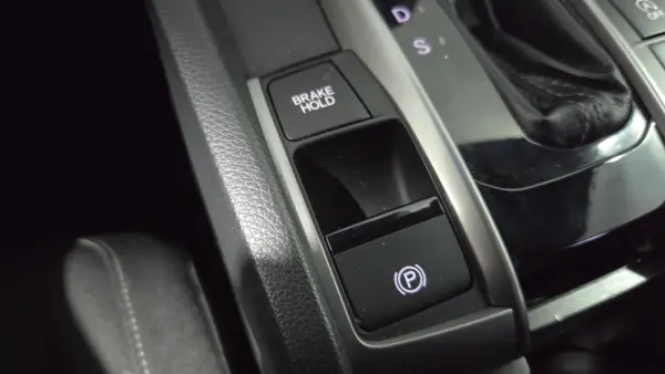 Honda Civic 1.0 i-VTEC Elegance Navi CVT 30