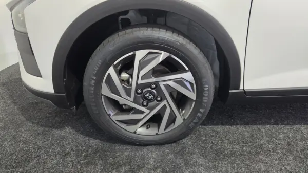 Hyundai Bayon 1.0 T-GDI 48V-Hybrid DCT Connect & Go 37