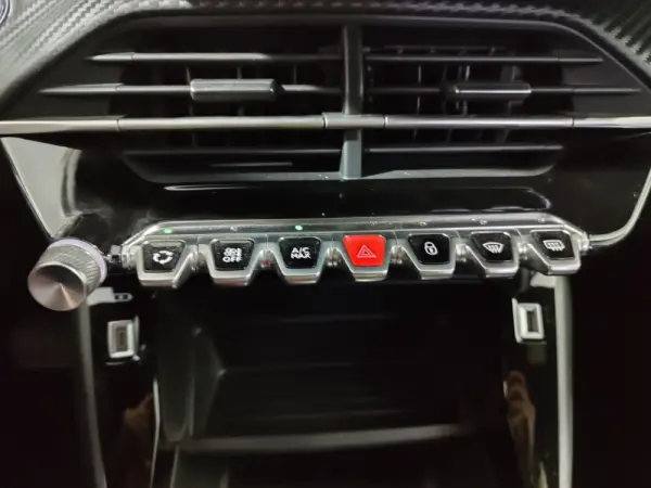 Peugeot e-2008 50 kWh Active Pack 27