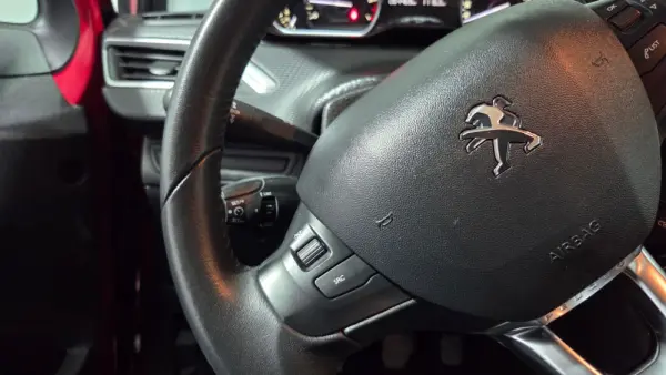 Peugeot 2008 PureTech 130 Stop&Start Allure 32