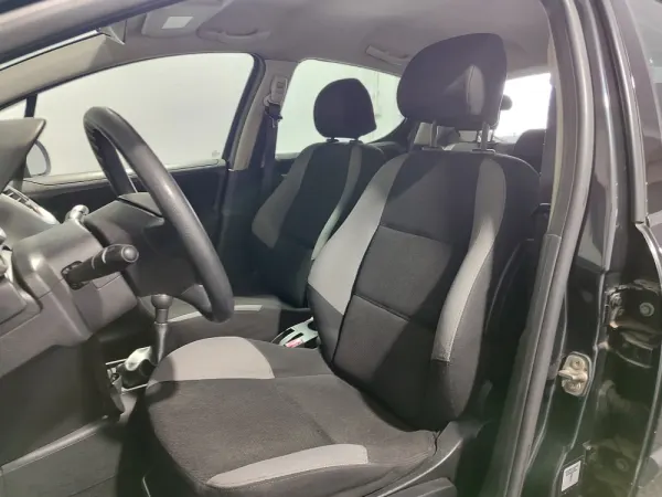 Peugeot 207 1.4 HDi Trendy 12