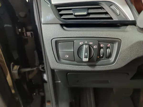 BMW X1 16 d sDrive Advantage Auto 38