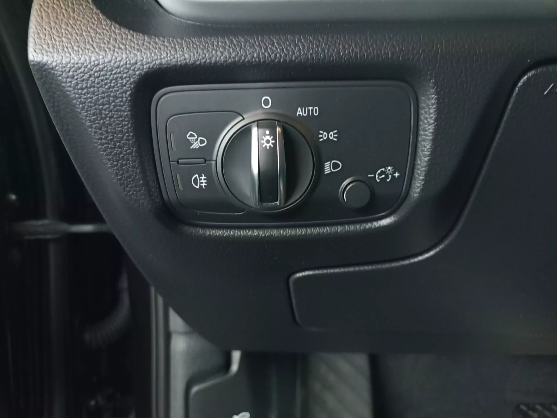 Audi A3 Limousine 30 TFSI Design S tronic 32