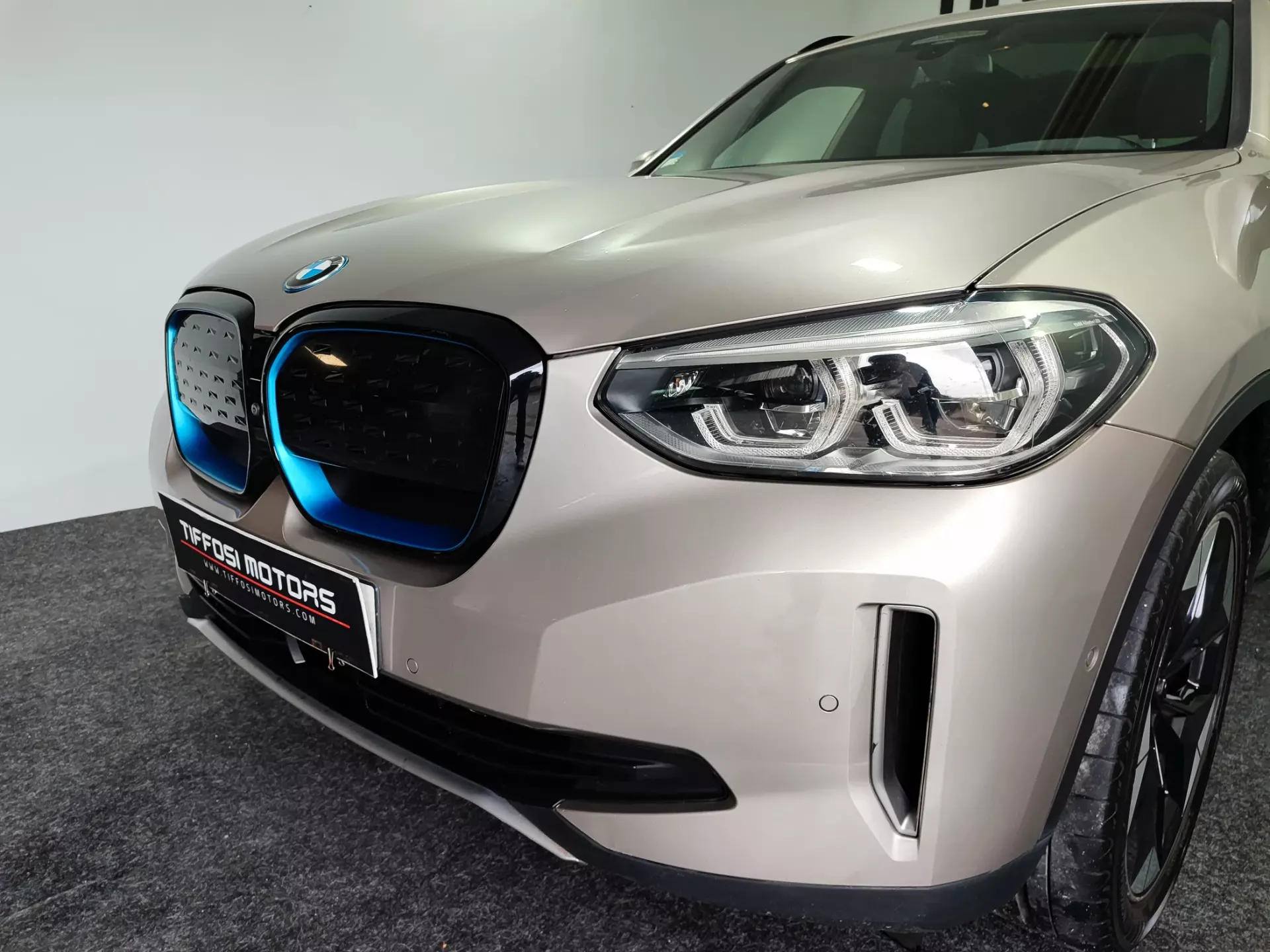 BMW iX3 Inspiring 4