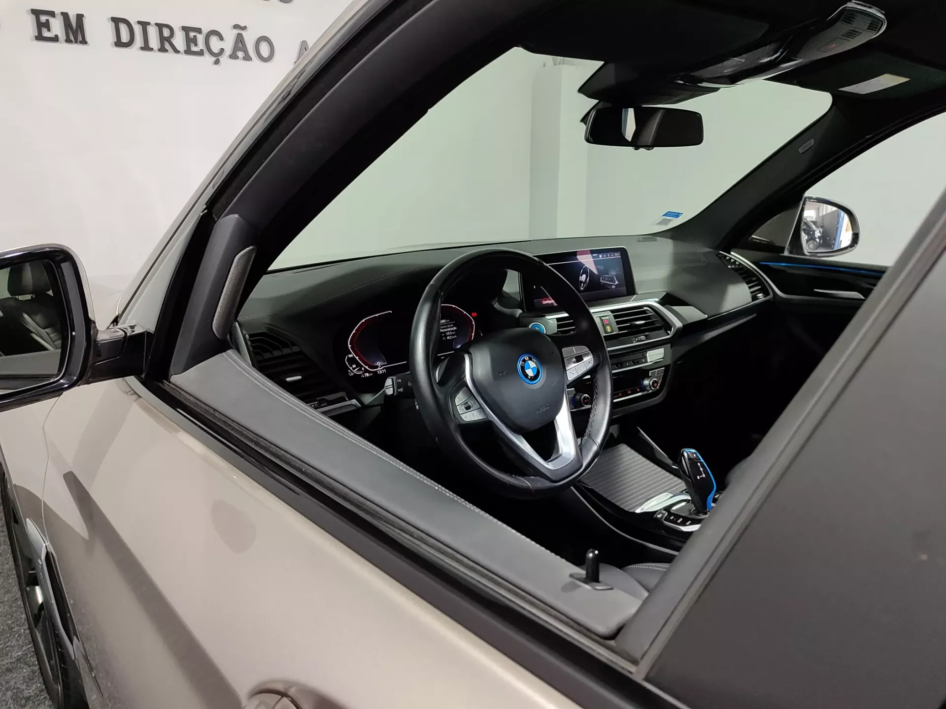 BMW iX3 Inspiring 13