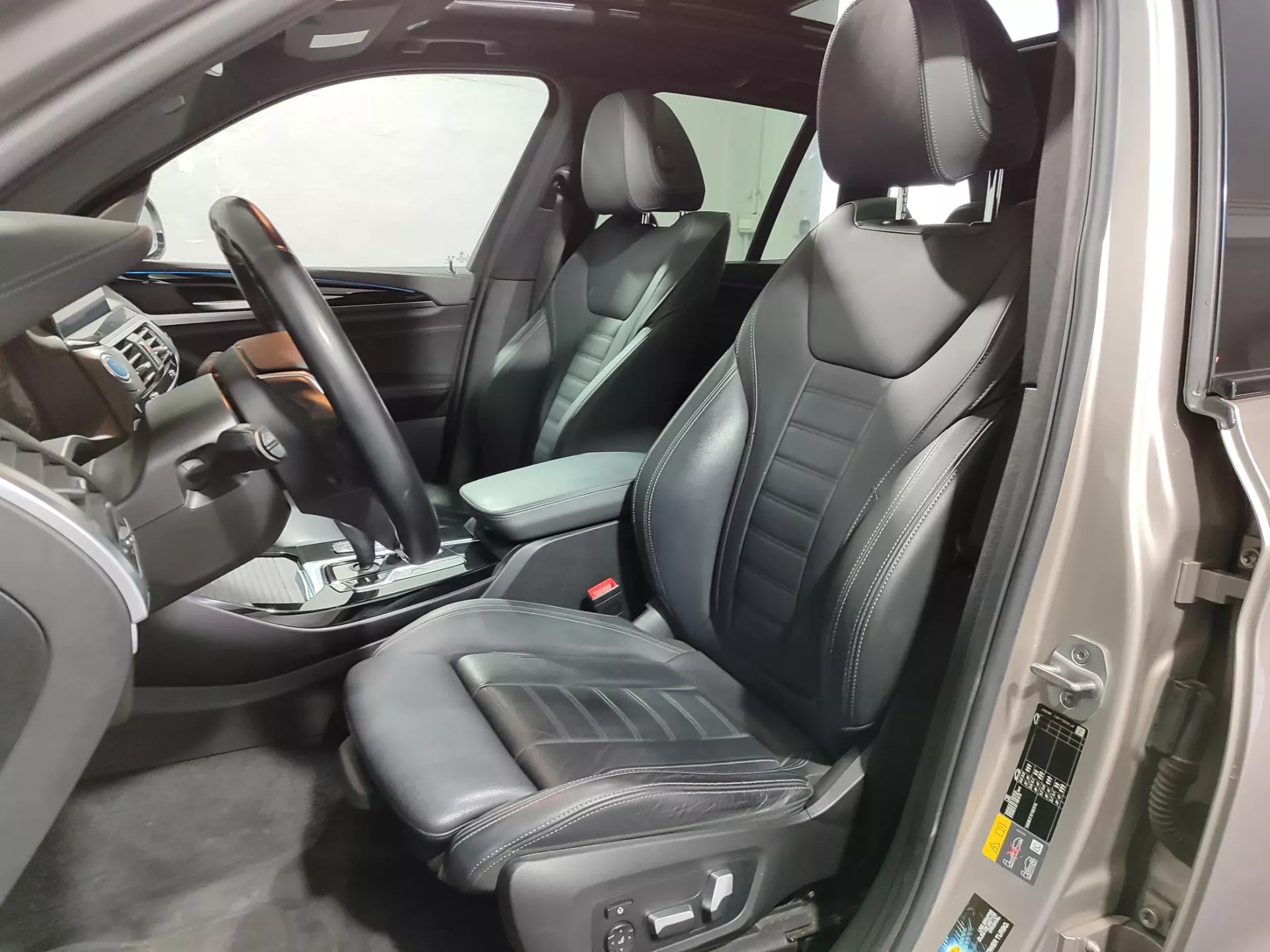 BMW iX3 Inspiring 14