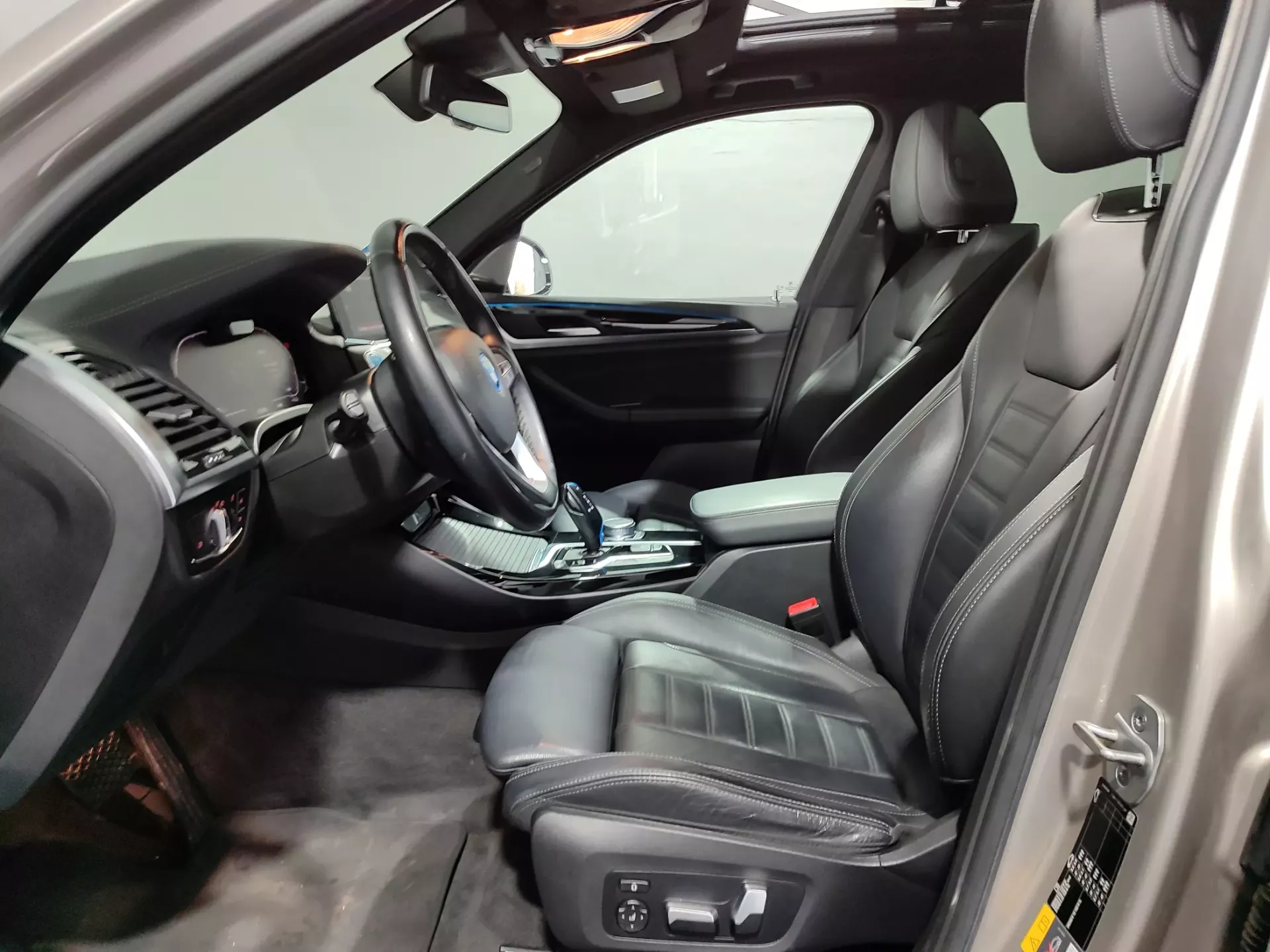 BMW iX3 Inspiring 16