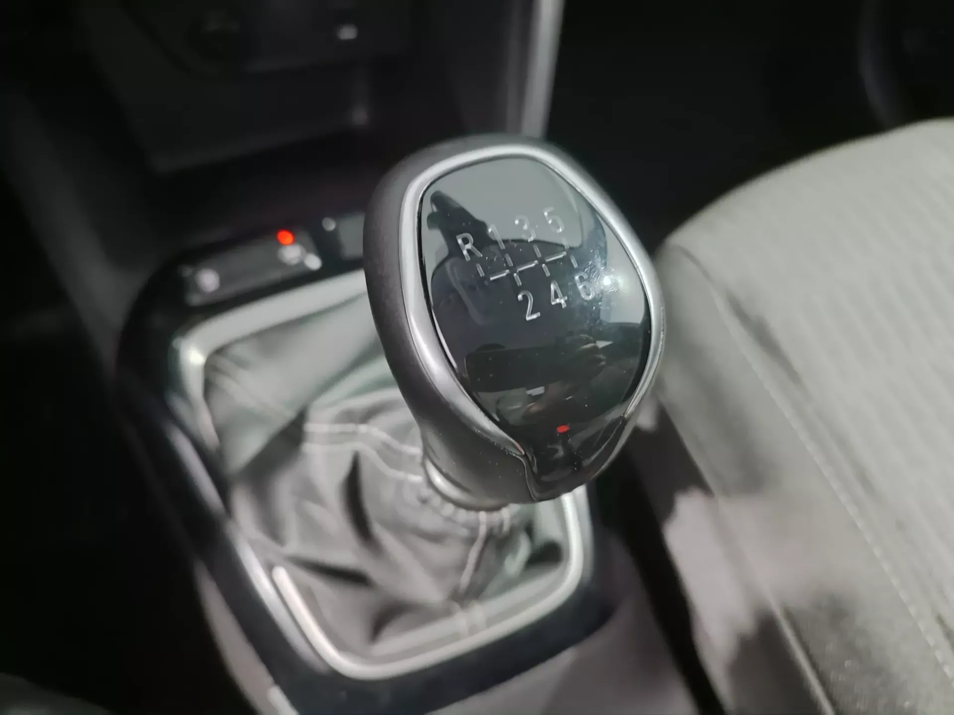 Opel Corsa 1.5 D Elegance 26