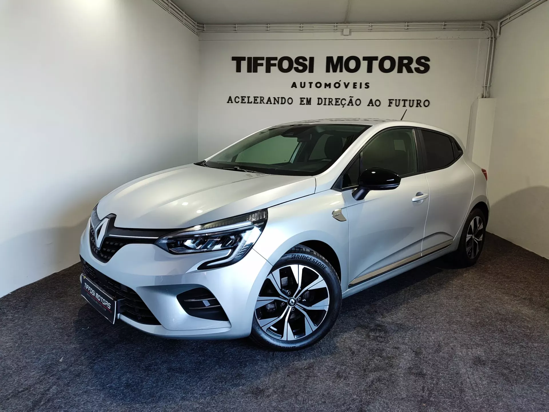 Renault Clio 1.0 TCe Limited Bi-Fuel 1