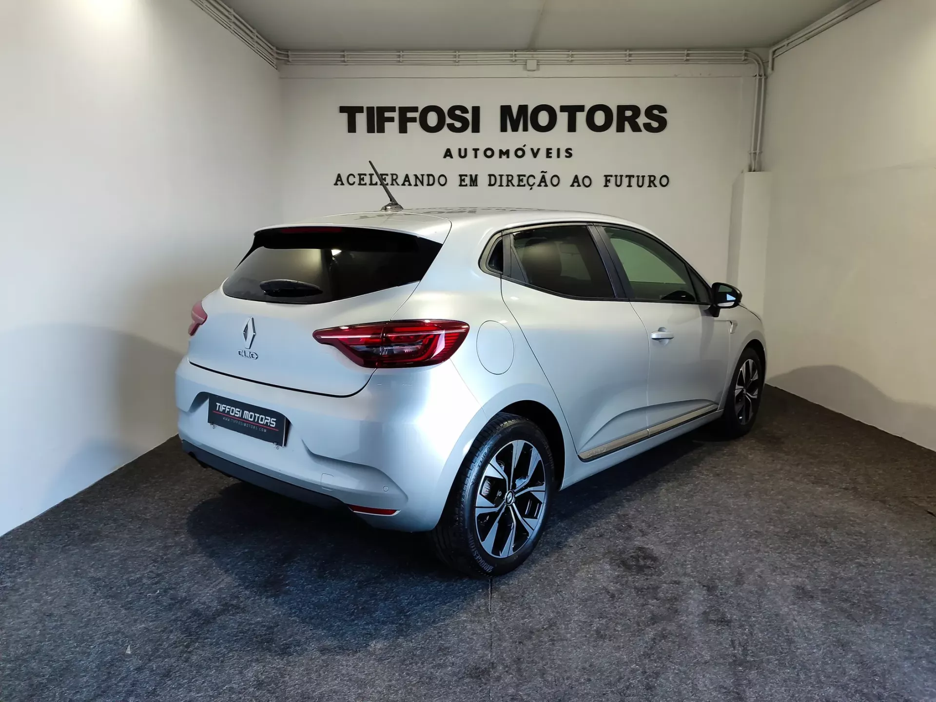 Renault Clio 1.0 TCe Limited Bi-Fuel 6