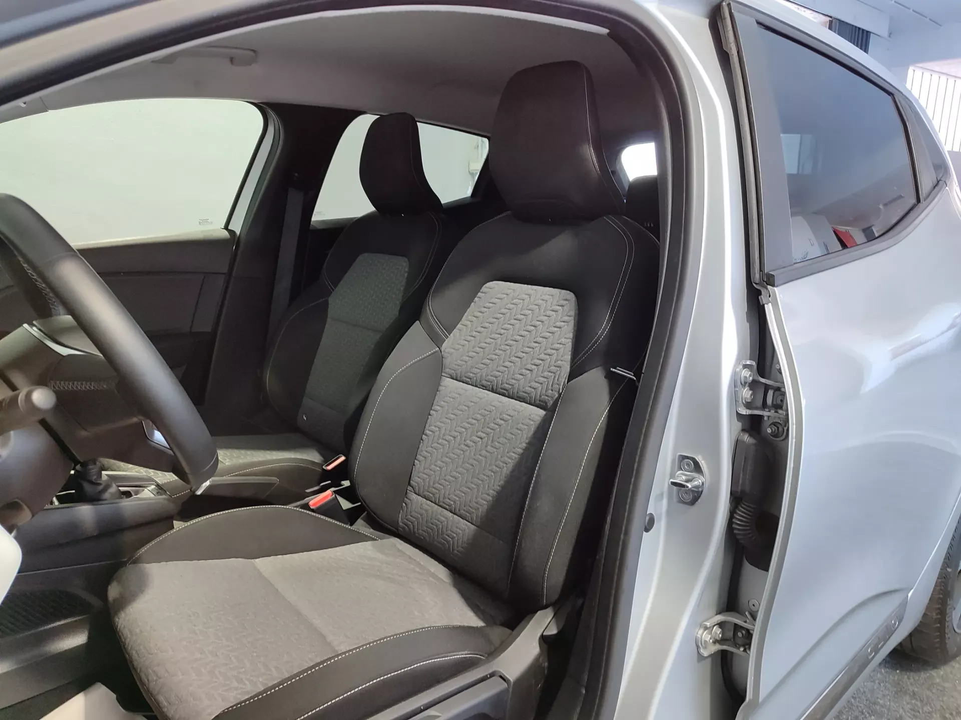 Renault Clio 1.0 TCe Limited Bi-Fuel 12