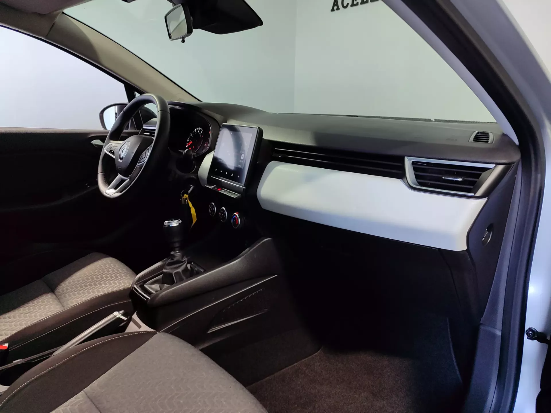 Renault Clio 1.0 TCe Limited Bi-Fuel 18