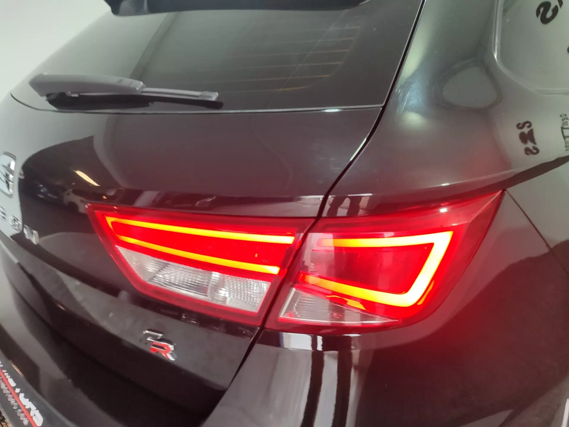 SEAT Leon ST 2.0 TDI FR DSG S/S 9