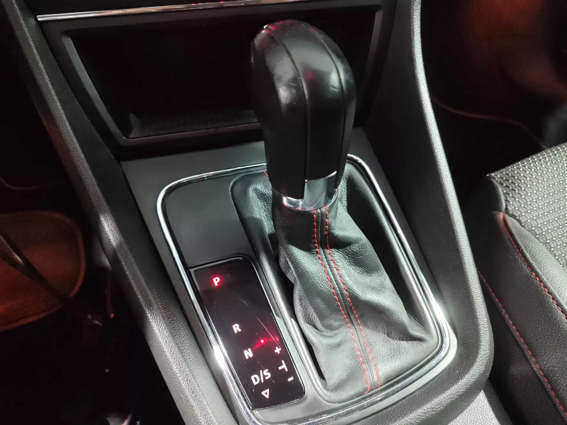 SEAT Leon ST 2.0 TDI FR DSG S/S 34