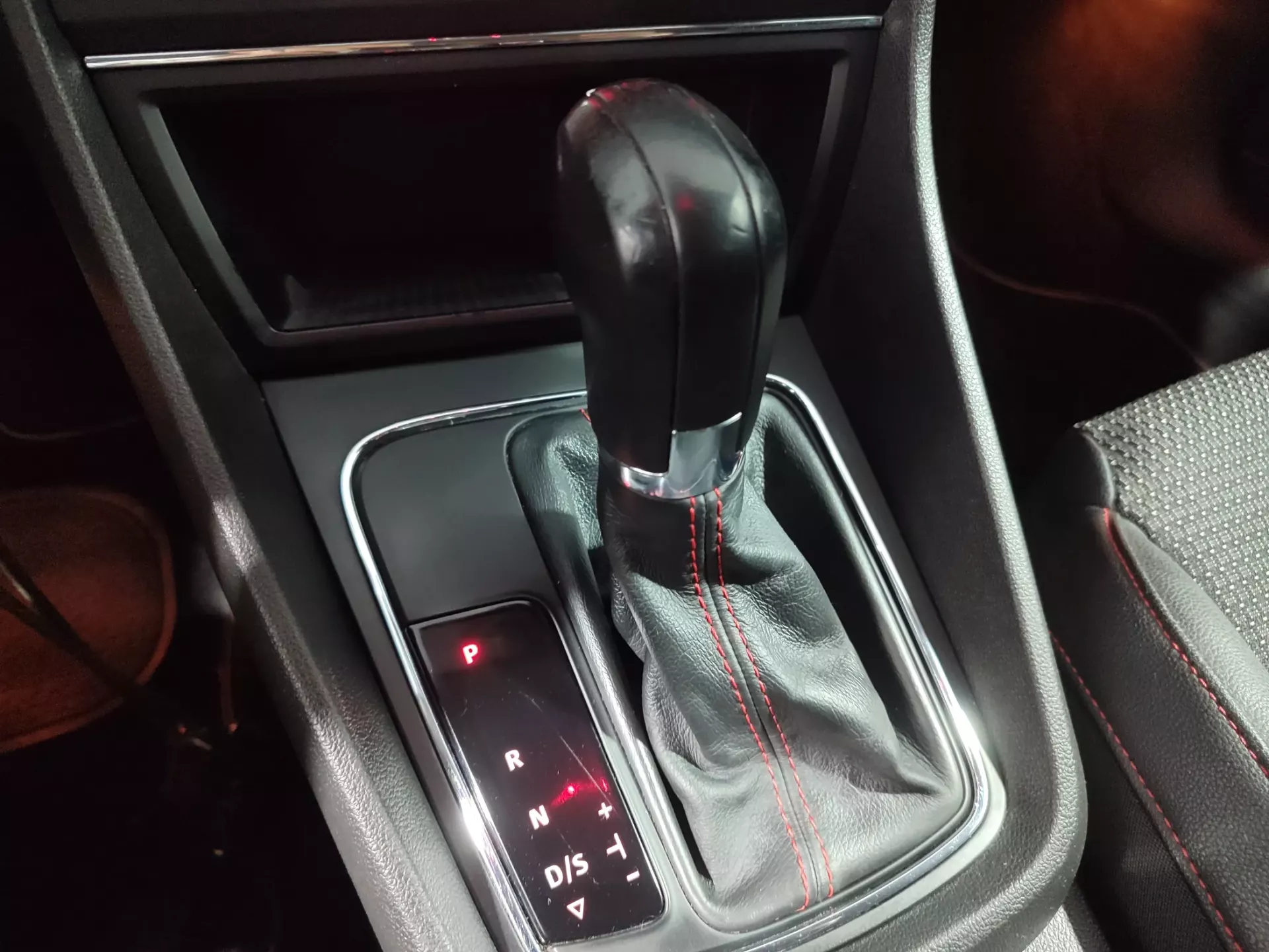 SEAT Leon ST 2.0 TDI FR DSG S/S 35