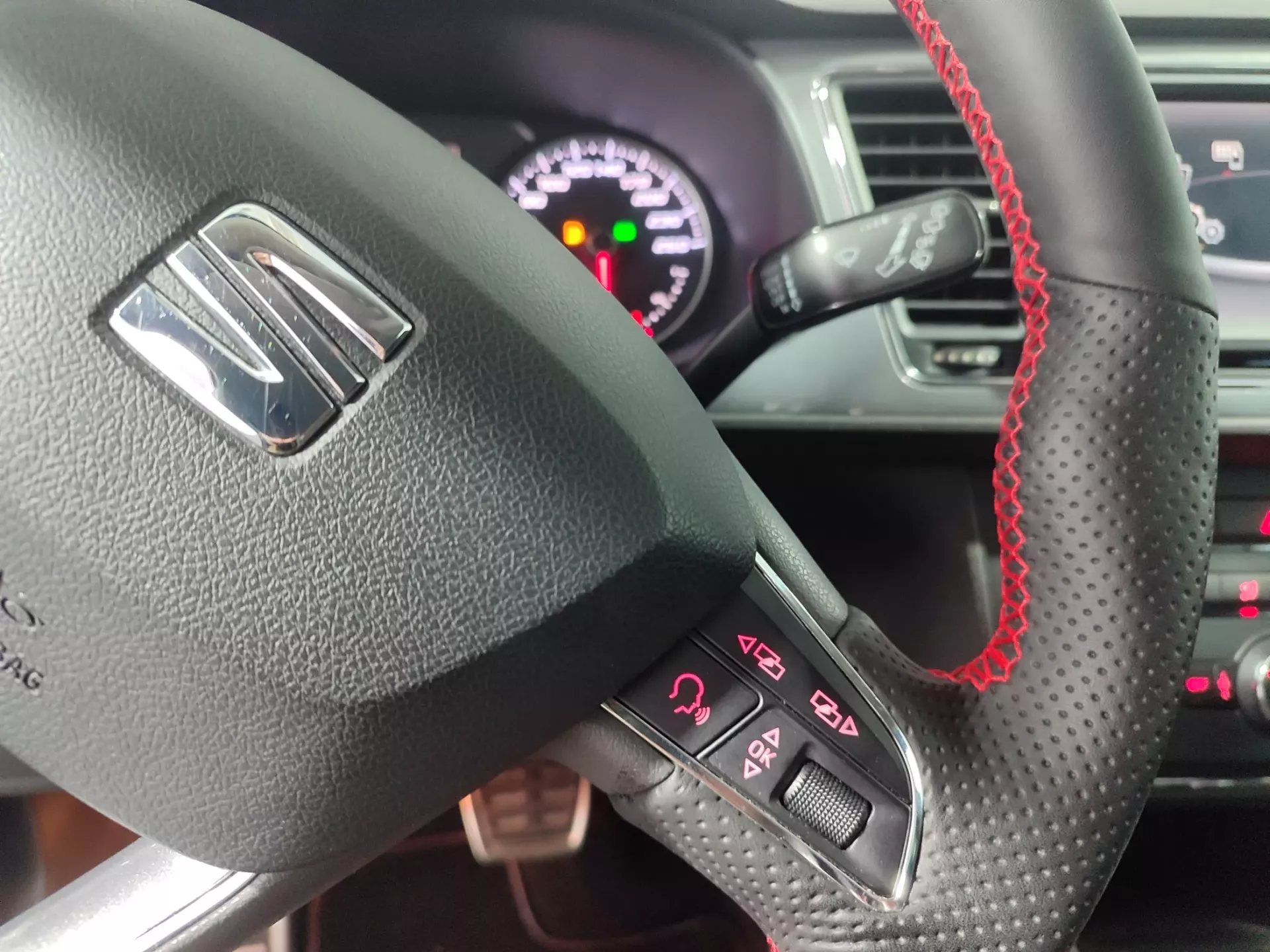 SEAT Leon ST 2.0 TDI FR DSG S/S 37