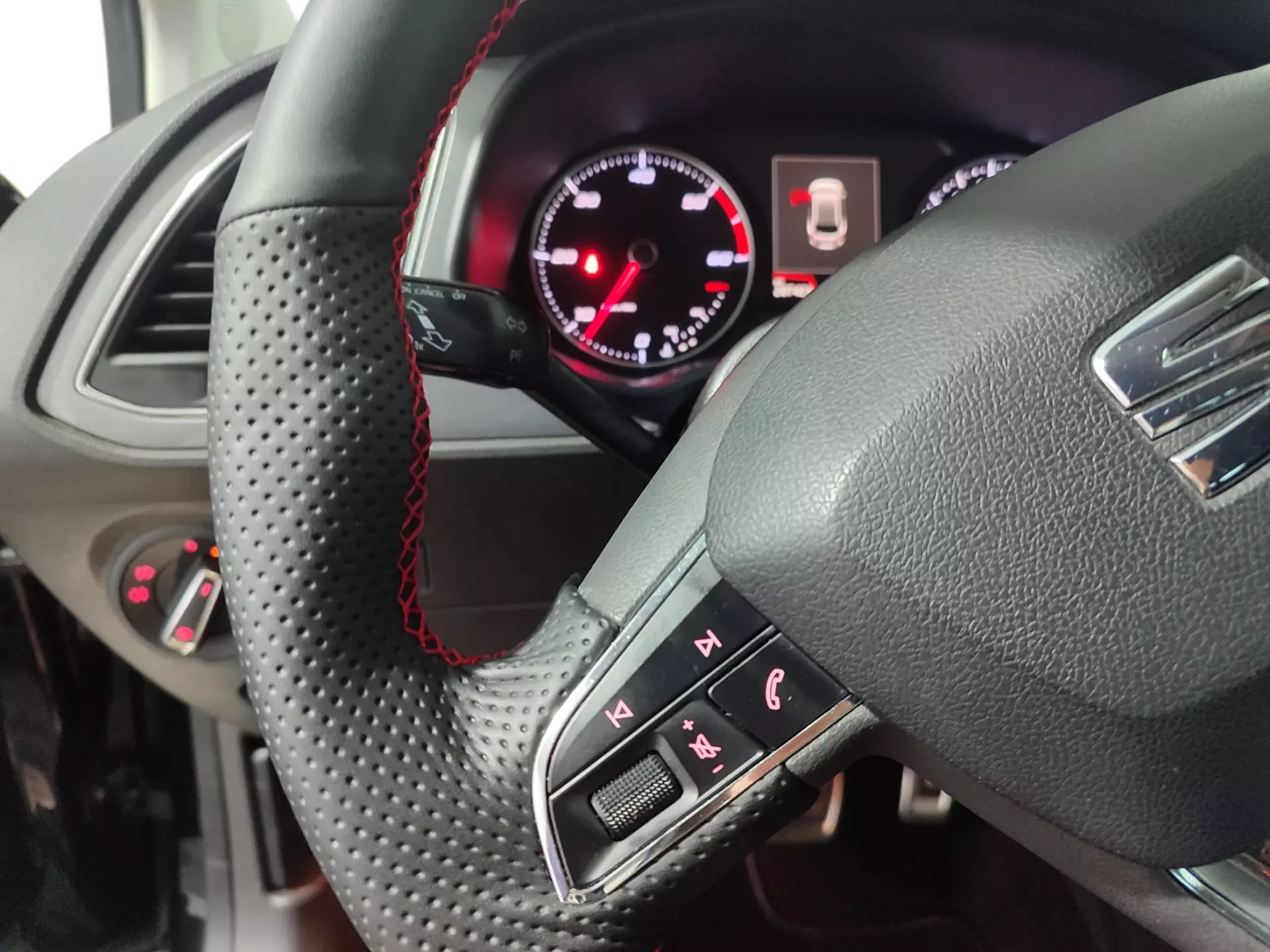 SEAT Leon ST 2.0 TDI FR DSG S/S 38