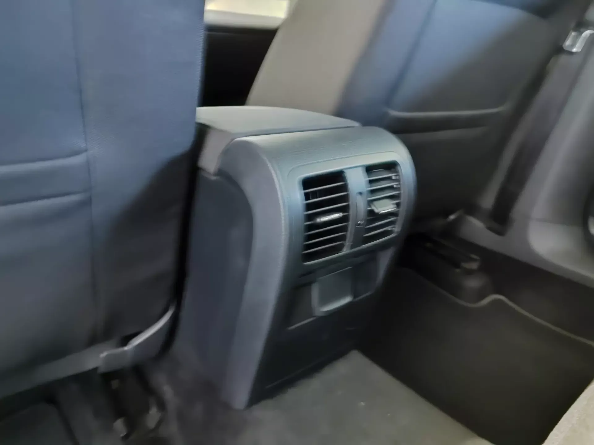 Volkswagen Passat Variant 1.6 TDI Confortline BlueMotion 15