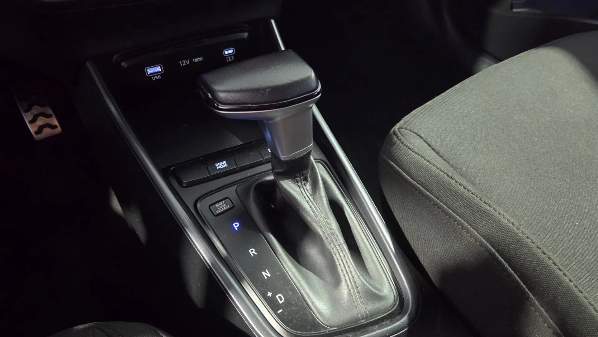 Hyundai Bayon 1.0 T-GDI 48V-Hybrid DCT Connect & Go 30