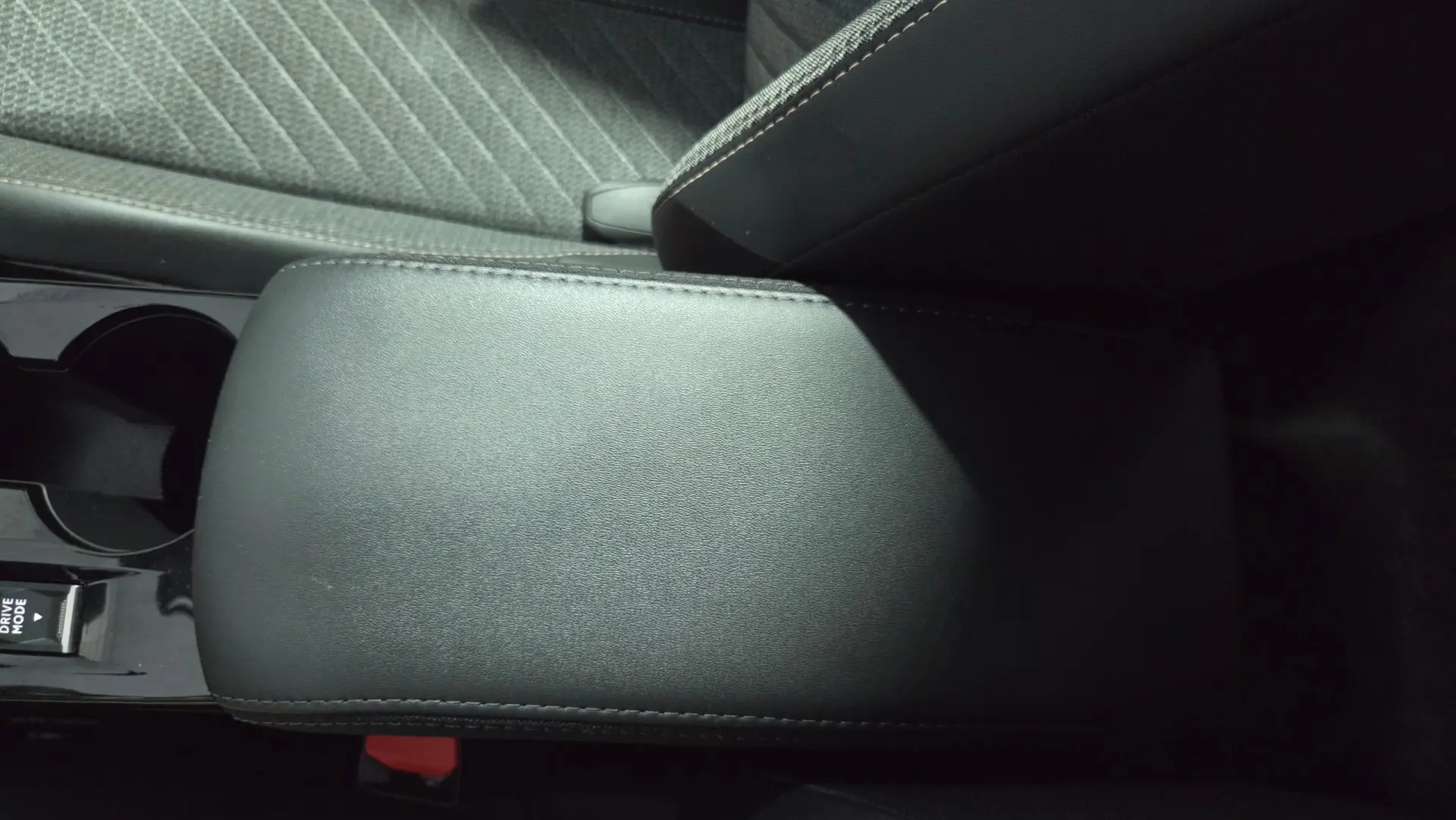 Peugeot 2008 PureTech 100 Stop&Start Allure 31
