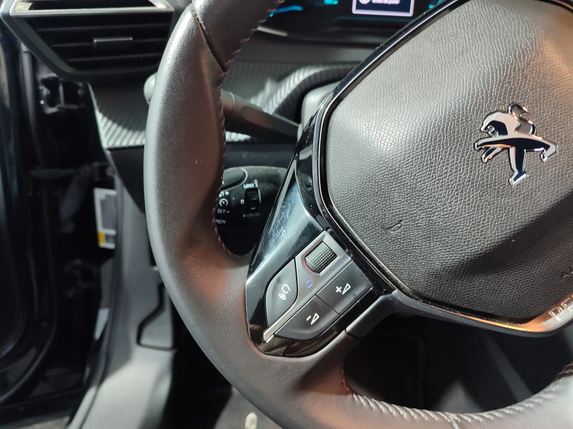 Peugeot e-2008 50 kWh Active Pack 33