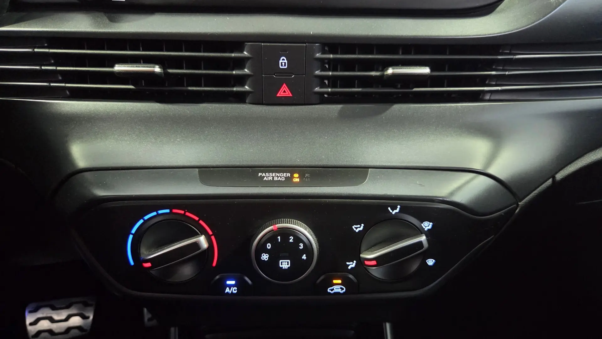 Hyundai Bayon 1.0 T-GDI 48V-Hybrid DCT Connect & Go 27
