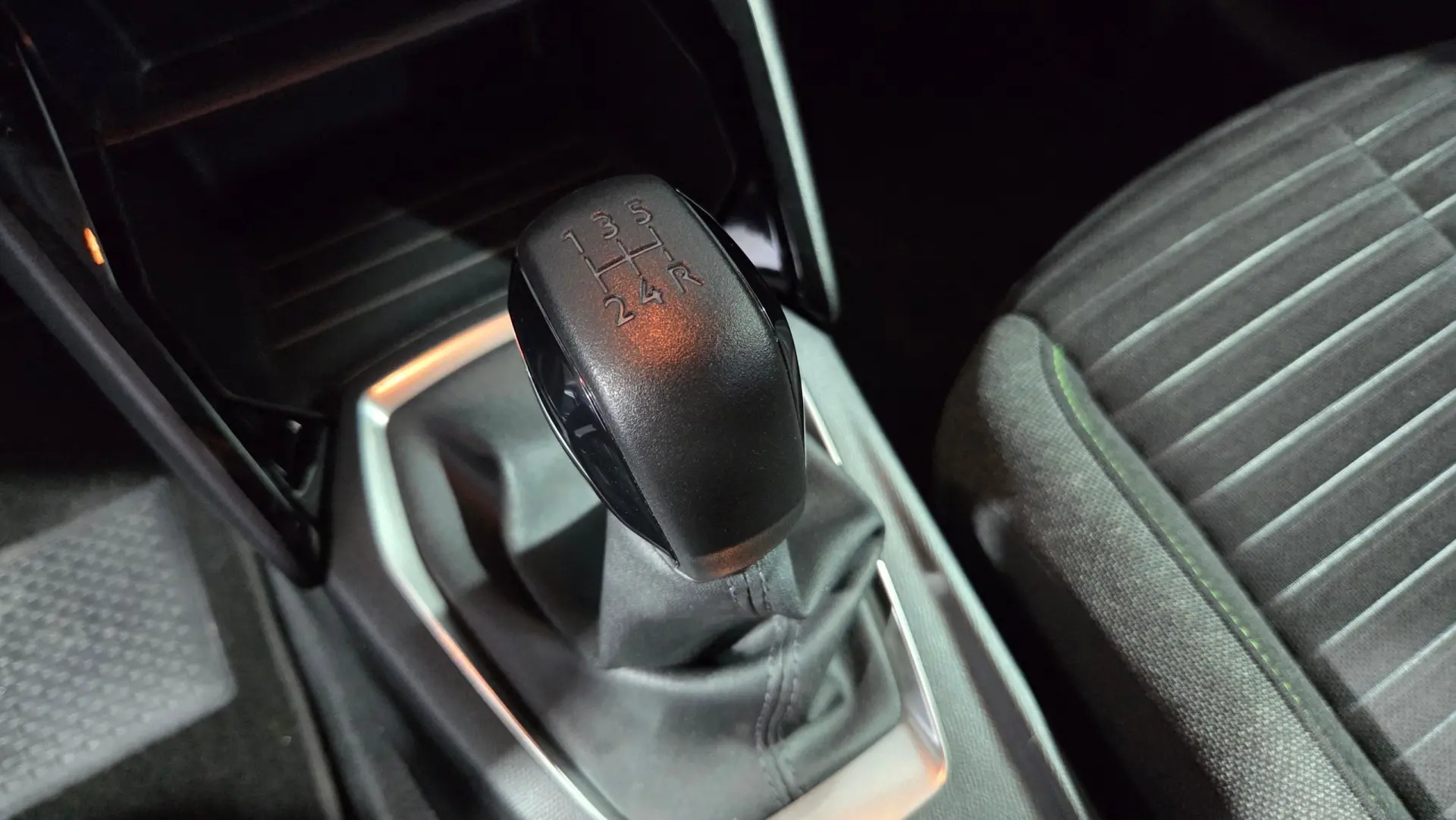 Peugeot 208 1.2 PureTech Active Pack 27