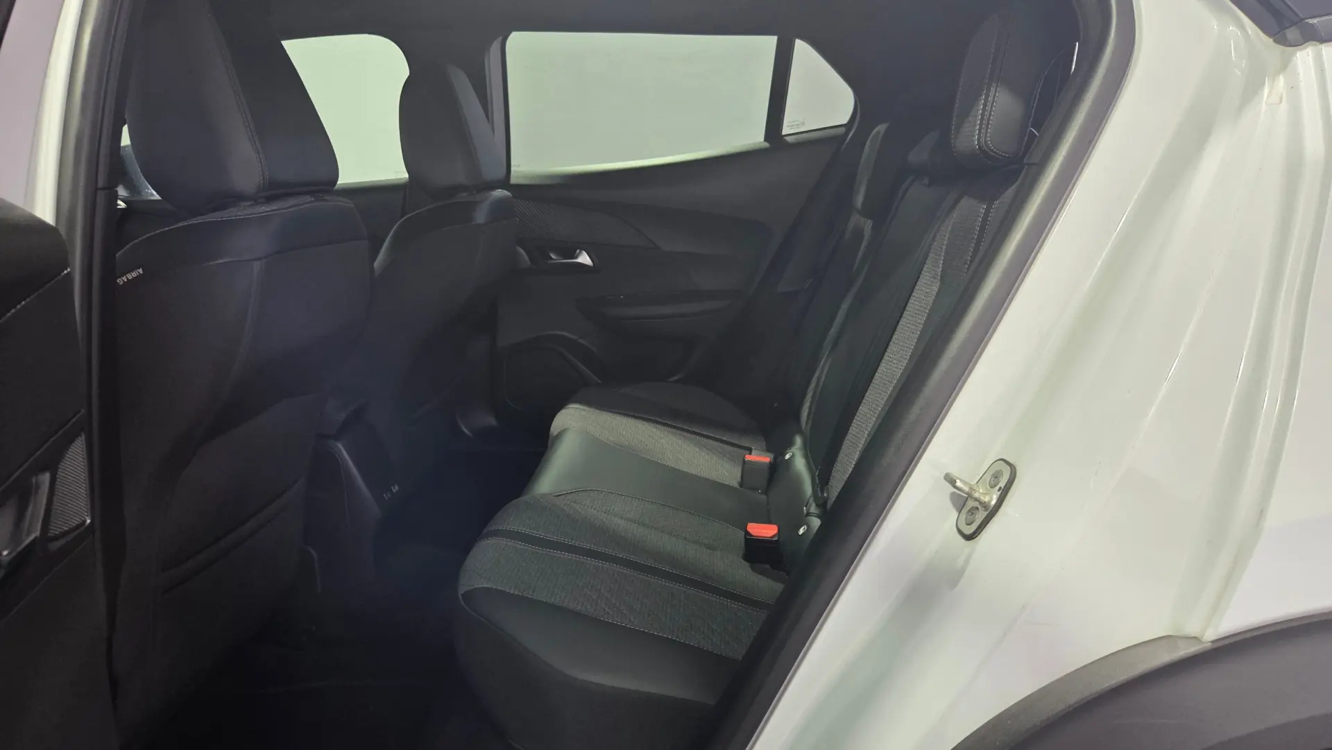 Peugeot 2008 PureTech 100 Stop&Start Allure 14