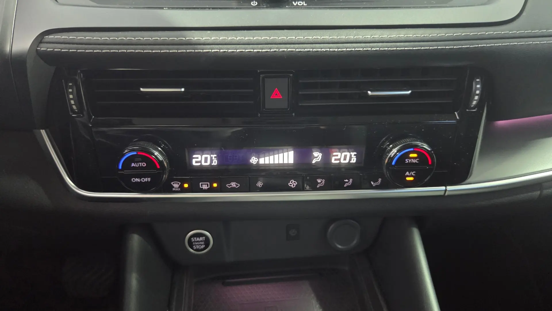 Nissan Qashqai 1.3 DIG-T N-Connecta LED Xtronic 29