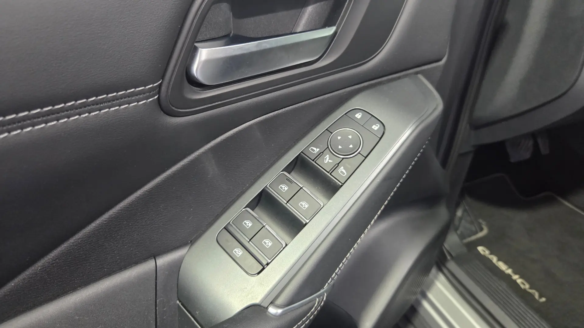 Nissan Qashqai 1.3 DIG-T N-Connecta LED Xtronic 38